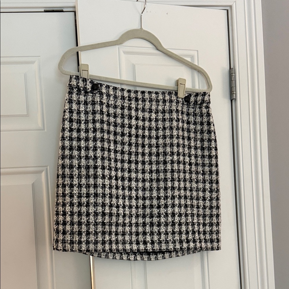 White House Black Market - Black and White  Houndstooth Mini Skirt